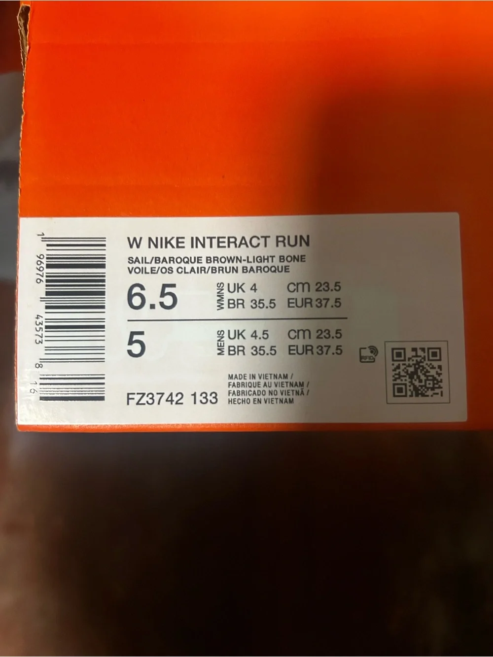 Nike Interact Run White and Tan Lightweight Knit Sneakers.  4Youth/6.5 women’s